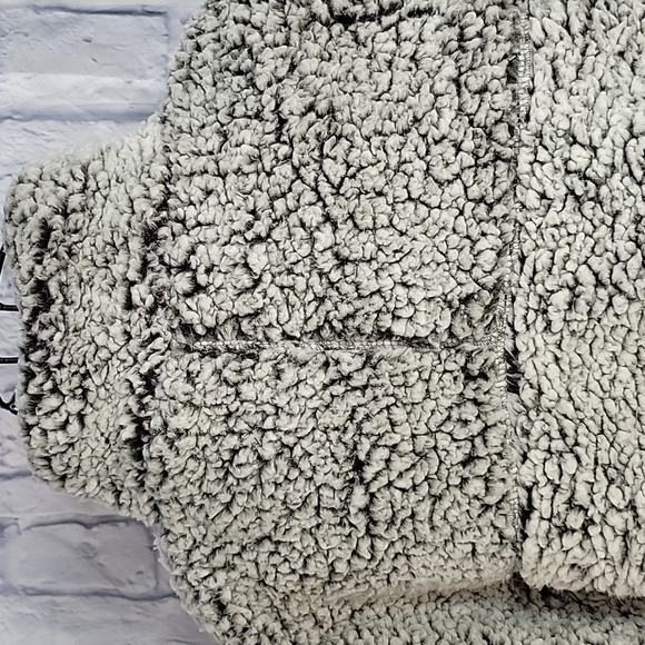 THREAD AND SUPPLY Charcoal Fleece Pullover Sweater Medium - Picture 5 of 7